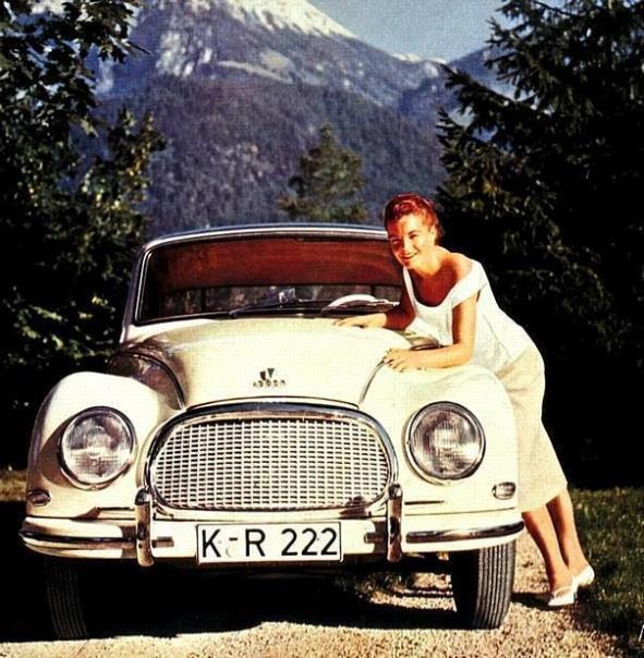 Schauspielerin Romy Schneider mit einem DKW 3=6 F 93